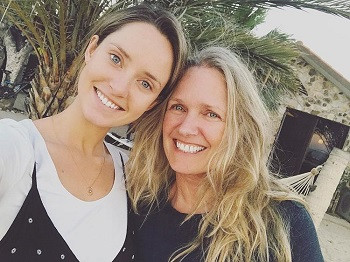 Merritt Patterson with her mother (Image: Instagram)